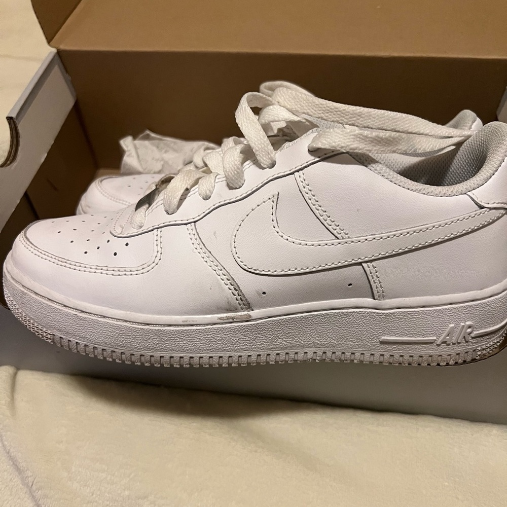 Air Force 1 Sneaker - Picture 4 of 5